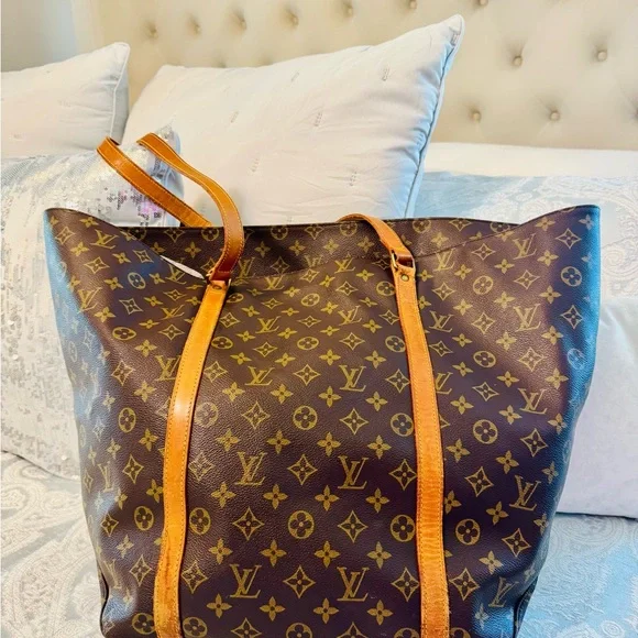 Louis Vuitton Shopping Tote Monogram Large Bag for Office and Travel - Picture 4 of 13